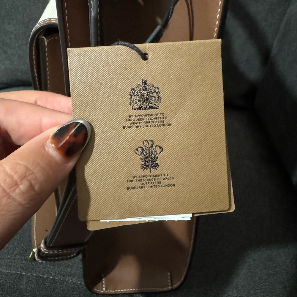 Brand New Burberry Canvas & Leather Tote Bag - Picture 6 of 9